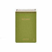KOZO Notesbog A6 Premium Olive Green KOZO Premium notesbog er absolut en af de flotteste notebooks p&aring; markedet. Med sit h&aring;rde omslag, d&aelig;kket af h&oslash;jkvalitets 100% bomuldsl&aelig;rred, er den perfekt at skrive i, selv n&aring;r du har den liggende p&aring; sk&oslash;det eller st&aring;en