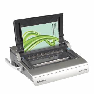 Fellowes Indbindingsmaskine Galaxy Metal Indbinding Elektrisk Elektrisk metalindbindingsmaskine, der leverer professionelle resultater hver gang. Den har et enkelt og brugervenligt design, der gør det nemt at skabe attraktive og holdbare dokumenter.