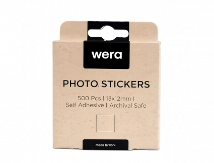 Wera Fotooblater 500 Pack Hvid Hvide dobbeltsidede fotoblade med st&aelig;rk vedh&aelig;ftning fra Wera. Selvkl&aelig;bende og arkivvenlige, beregnet til montering af fotos og kort i fotoalbum eller klipb&oslash;ger.