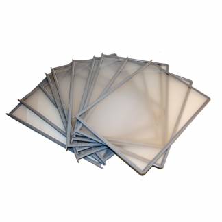 Quickload Lommer A4 10st Grå A4 QuickLoad lommer med dobbeltsidet QuickLoad åbning, som gør det let at udskifte dokumenter. Lommen er fremstillet af 100% miljøvenligt PP plastik.