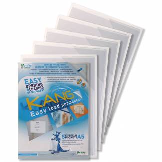 Kang Selvklæbende Skiltelomme A5 5 Pack Det er nemt at dele information med disse selvklæbende lommer. Kan sættes på næsten alle jævne overflader, selv i butiksvinduer!.