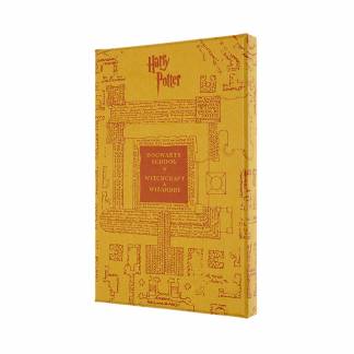 Classic Hard Linjeret Large Harry Potter Collectors Edition, Gul Bøgerne er utroligt detaljerede og en drøm, der går i opfyldelse for alle Harry Potter-fans. Alle notesbøger i denne serie er foret i Large størrelse. 70g syrefrit FSC-certificeret papir.