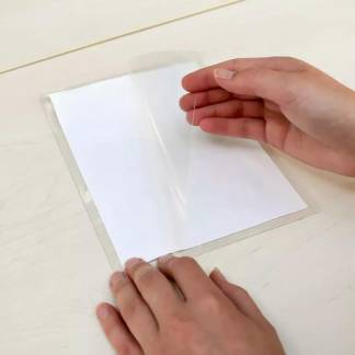 Kallamineringsfickor 66x100 100st Laminering utan lamineringsmaskin? Med självlaminerande fickor är det snabbt och enkelt att laminera.