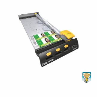 Rulleskærer A3 Proton En A3 rulleskæremaskine som passer til privat brug eller på et mindre kontor. Kan skære op til 10 ark (80g) samtidig.