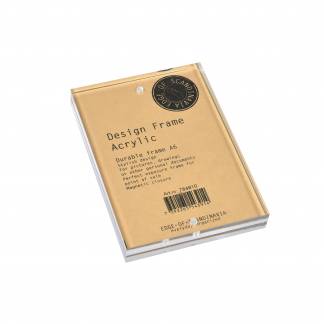 EDGE Akrylramme A6 Edge of Scandinavia Akrylblock A5Stilren og kraftig skilteholder i transparent glasklar akryl. Perfekt til eksponeringer i butikken evt. til nyheder, priser, menukort mm.