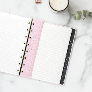 Lineal/Bogmærke Notisbog Confetti A5 En lineal er et uundværligt værktøj i skolen eller på kontoret. Denne fantastiske A5 lineal og bogmærke er perfekt til din Filofax genopfyldelige notesbog.