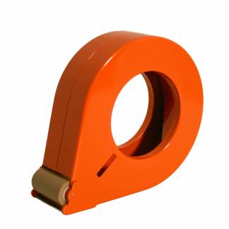 Pakketape Dispenser H&aring;nd 38mm R&oslash;d Pakketape Dispenser af p&aelig;remodel til b&aring;nd med en maksimal bredde p&aring; 38 mm. Praktisk tapeholder i lakeret st&aring;lplade. Rutandet og h&aelig;rdet kniv, der nemt sk&aelig;rer tapen af. Meget h&oslash;j kvalitet og lang levetid.