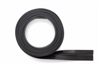 Selvklæbende magnetisk klemme durafix  roll 5 meter Selvklæbende magnetisk memoklemme, 5 meter rulle til fastgørelse af informationer og notater, kan skæres individuelt i ønskede strørrelser. 
