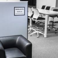 Inforamme duraframe&reg; grip a4 Informationsramme til fastg&oslash;relse til stof overflader, s&aring;som sk&aelig;rmv&aelig;gge og akustiklattor med tekstil overflade. Til oplysninger i A4-format. 1 stk/pose