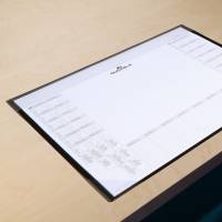 Skriveunderlag 600x430 mm med kalender pp Skriveunderlag i PP med limet kalenderblok med 2-&aring;rs oversigt.