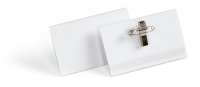 Navneskilt 54x90 mm med n&aring;l/klemme rpet Navneskilt lavet af rPET, der kan fastg&oslash;res med en sikkerhedsn&aring;l eller klips. Formatet 54 x 90 mm er standard for visitkort. 50 stk./pakke.