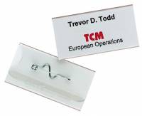 Navneskilt m nål 30x60 mm Navneskilt af robust plast med sikkerhedsnål. 100 stk.