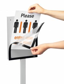 Gulvskilt info stand basic a4 Robust gulvstander med skilt, der kan bruges i st&aring;ende eller liggende format, samt mulighed for at have skilteinformation p&aring; b&aring;de for- og bagsiden. Det er nemt at udskifte dokumentet i A4-inforammen