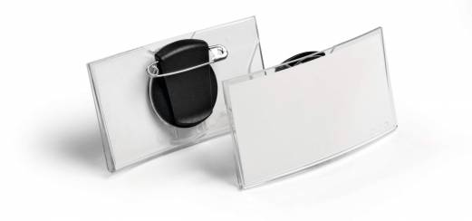 Konveks navneskilt m n&aring;l/klemme 40x75 mm Konveks navneskilt af akrylplast med n&aring;l og klemme.