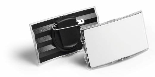 Konveks navneskilt m n&aring;l/klemme 40x75 mm Konveks navneskilt af akrylplast med n&aring;l og drejelig klemme.