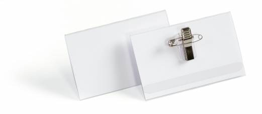 Navneskilt 54x90 mm med n&aring;l/klemme rpet Navneskilt lavet af rPET, der kan fastg&oslash;res med en sikkerhedsn&aring;l eller klips. Formatet 54 x 90 mm er standard for visitkort. 50 stk./pakke.