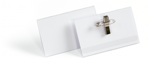 Navneskilt 54x90 mm med n&aring;l/klemme rpet Navneskilt lavet af rPET, der kan fastg&oslash;res med en sikkerhedsn&aring;l eller klips. Formatet 54 x 90 mm er standard for visitkort. 50 stk./pakke.