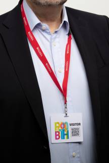 Visitor badge Navneskilte på A4 ark til at trække fra hinanden og derefter limme for og bagside sammen. Kan bruges sammen med en halssnor eller yoyo.