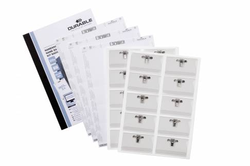 Navneskilt sæt m nål/klemme 54x90mm Sæt med 20 stk navneskilt med nål/klemme og tre A4 ark med indstik.