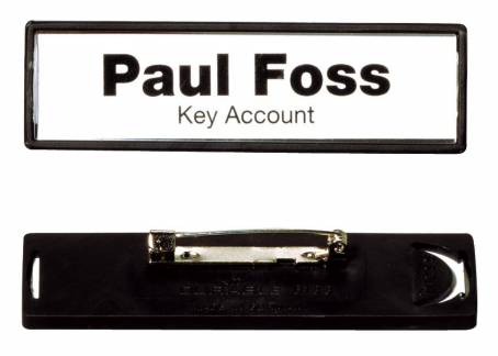 Clip card m flad nål 17x67 mm Navneskilt  med farvet ram og nål.