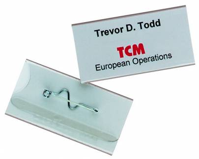 Navneskilt m nål 30x60 mm lille pakke Navneskilt af robust plast med sikkerhedsnål. 10 stk.