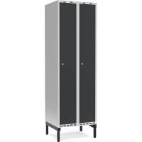 Garderobeskab 2x300mm m/lige tag, antracit d&oslash;r med cylinderl&aring;s og benramme