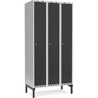Garderobeskab 3x300mm m/lige tag, antracit d&oslash;r med cylinderl&aring;s og benramme