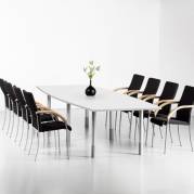 Konferencebord Consensus, Hvid 2800x1000 mm b&aring;dformet, Alugr&aring; understel