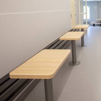 Bord Marie, 700x600 mm, h&oslash;jde 720 mm, Massiv birk og alugr&aring;t understel